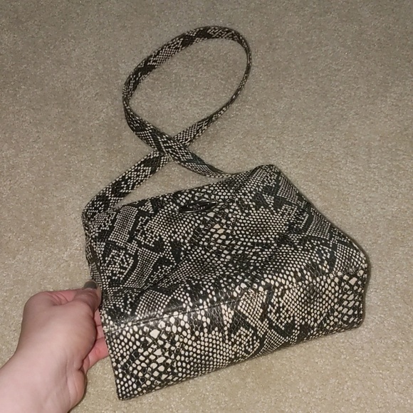 Guess sneak print purse - Picture 5 of 6
